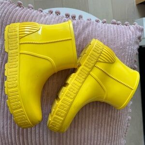 Ugg Drizlita yellow sz 10